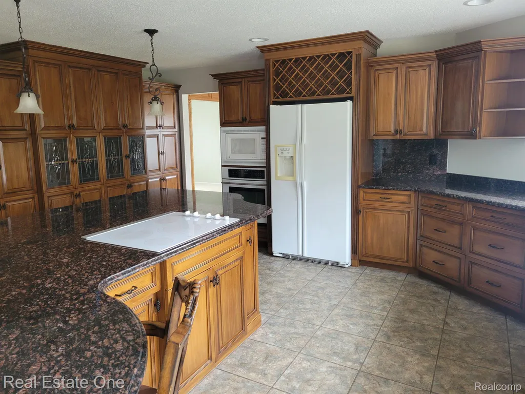 6927 Northpoint Drive Troy City MI 48085