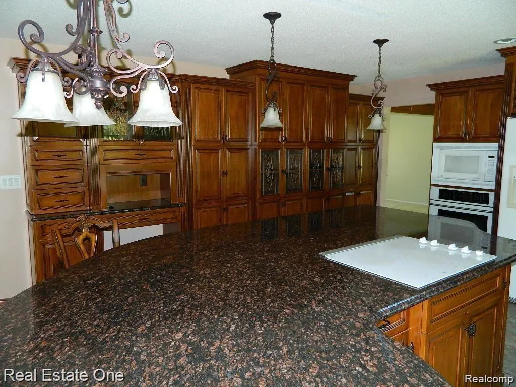 6927 Northpoint Drive Troy City MI 48085
