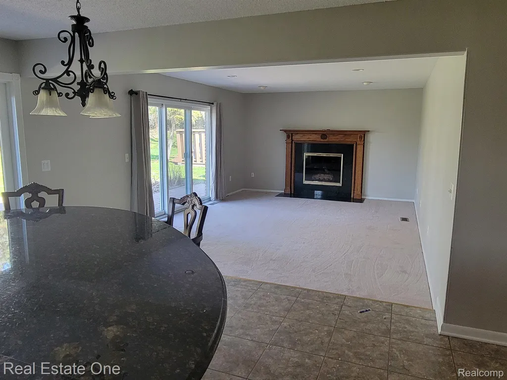 6927 Northpoint Drive Troy City MI 48085