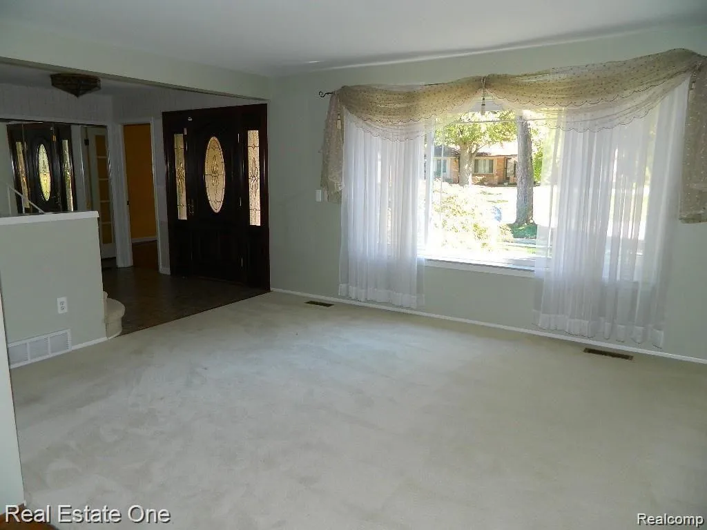 6927 Northpoint Drive Troy City MI 48085