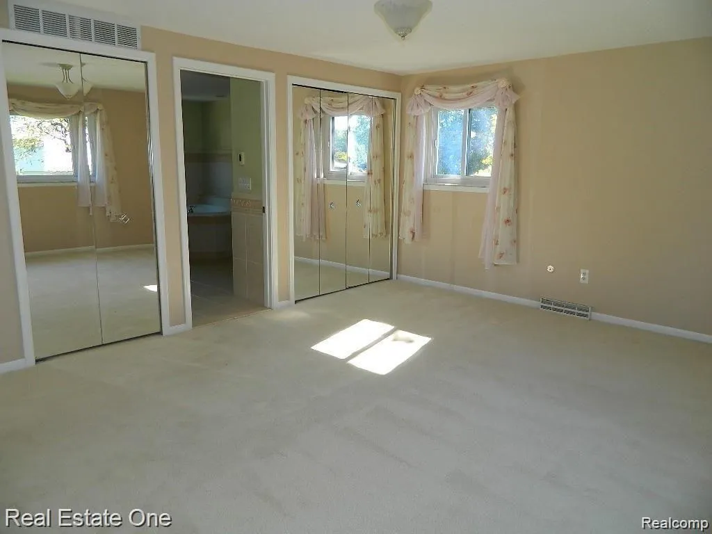 6927 Northpoint Drive Troy City MI 48085