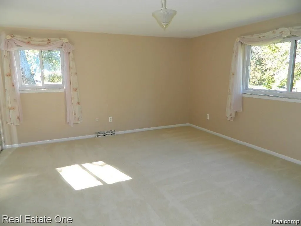 6927 Northpoint Drive Troy City MI 48085