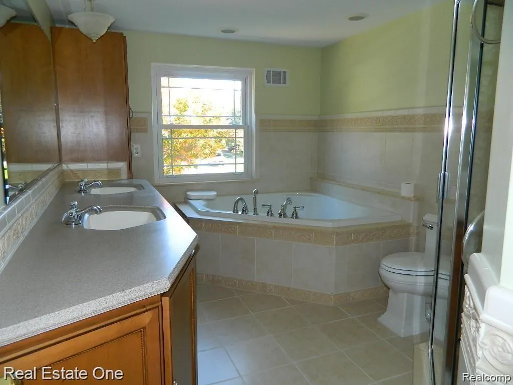 6927 Northpoint Drive Troy City MI 48085