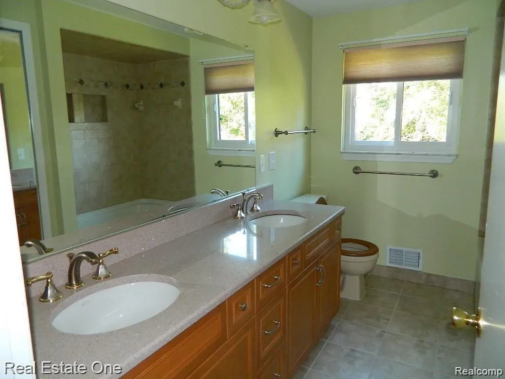 6927 Northpoint Drive Troy City MI 48085