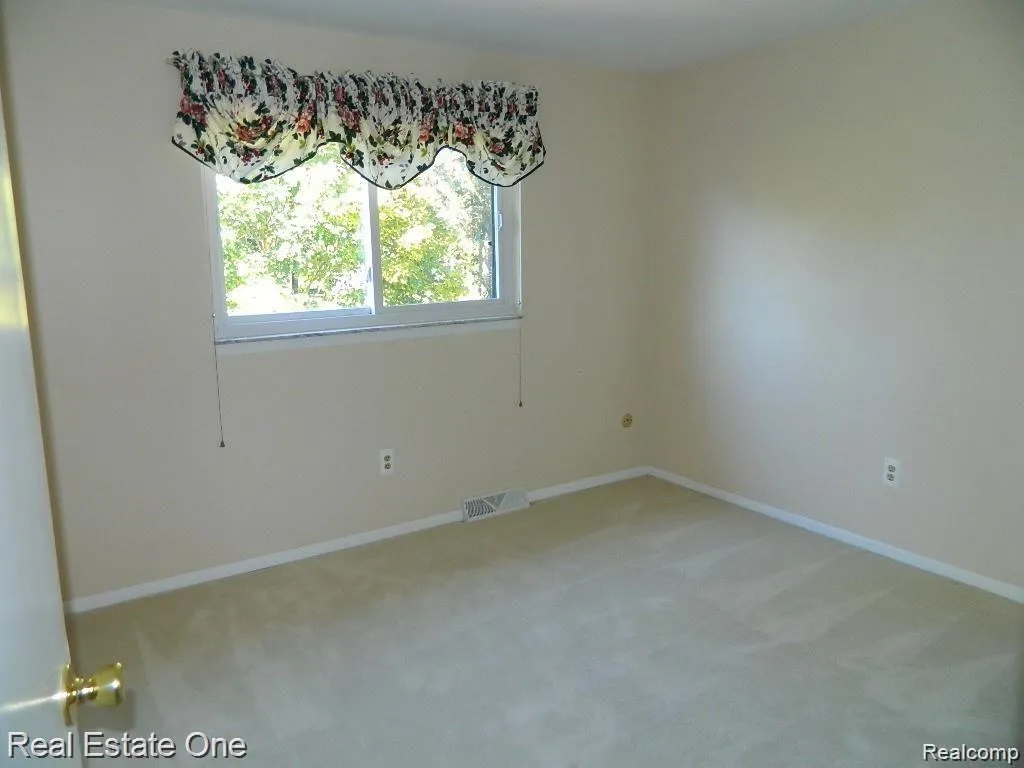6927 Northpoint Drive Troy City MI 48085