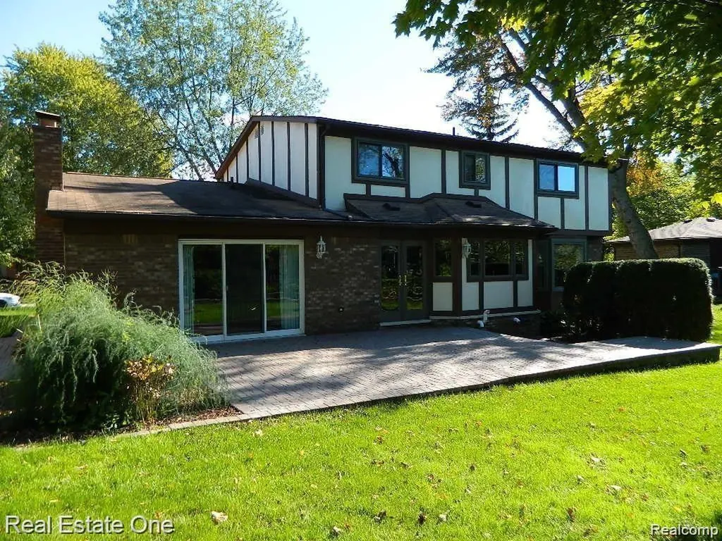 6927 Northpoint Drive Troy City MI 48085
