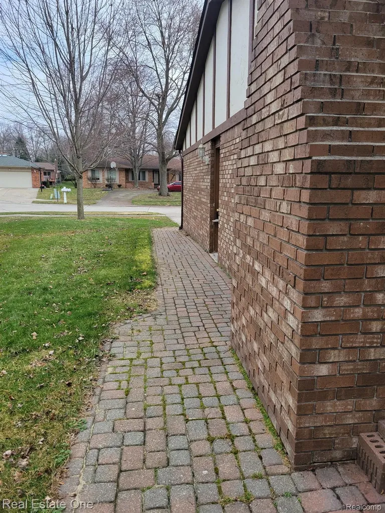 6927 Northpoint Drive Troy City MI 48085