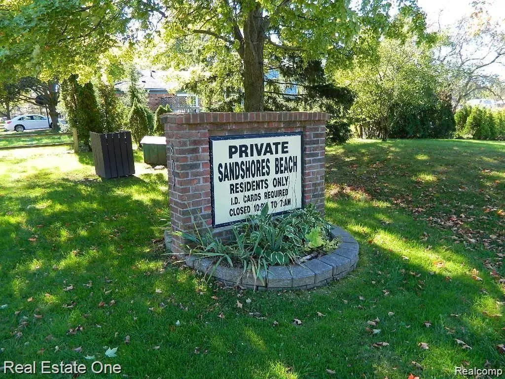6927 Northpoint Drive Troy City MI 48085