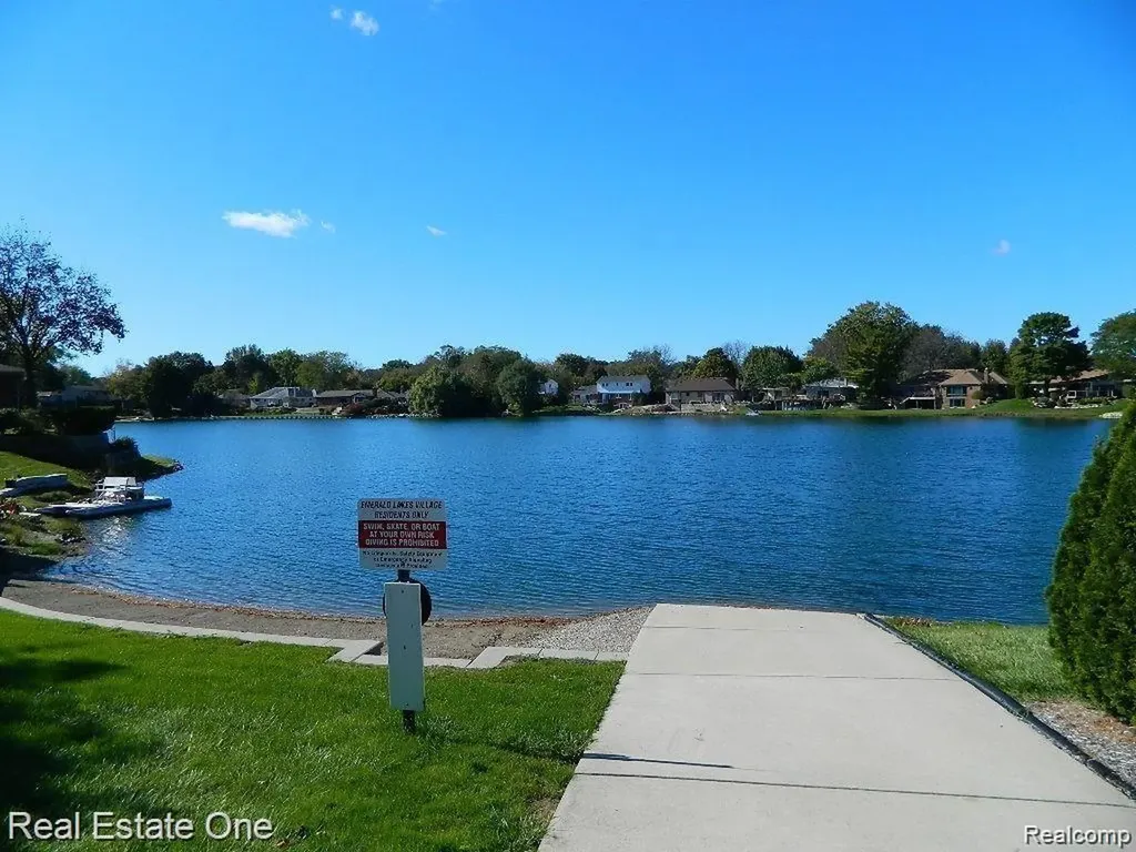 6927 Northpoint Drive Troy City MI 48085