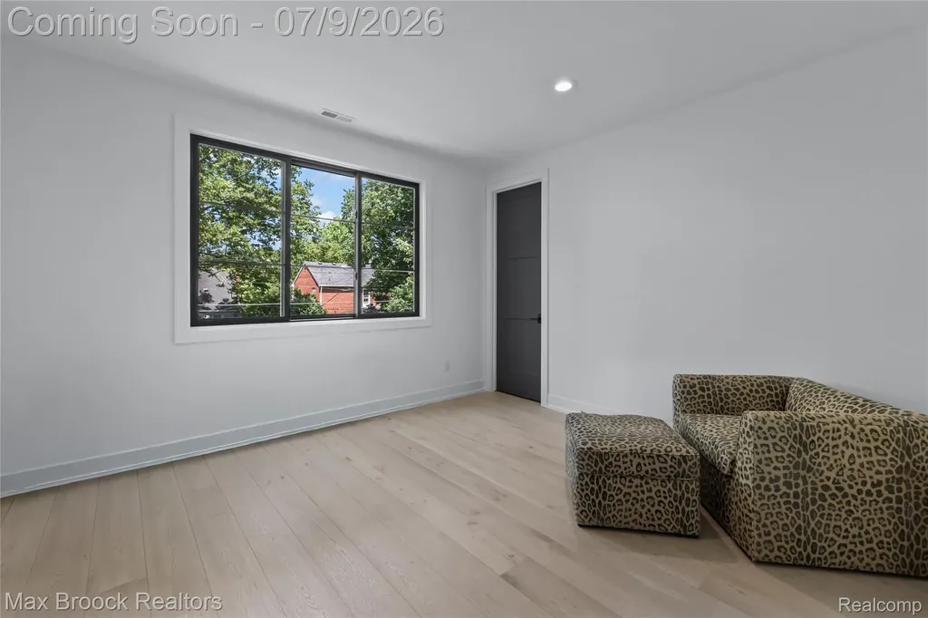 1673 Hazel Street Birmingham City MI 48009