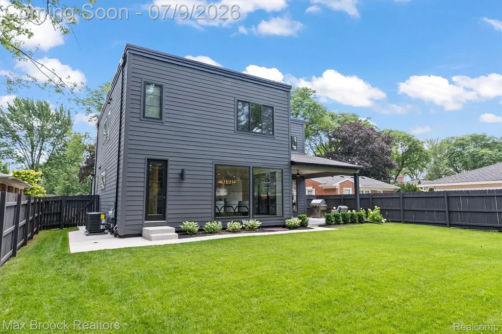 1673 Hazel Street Birmingham City MI 48009