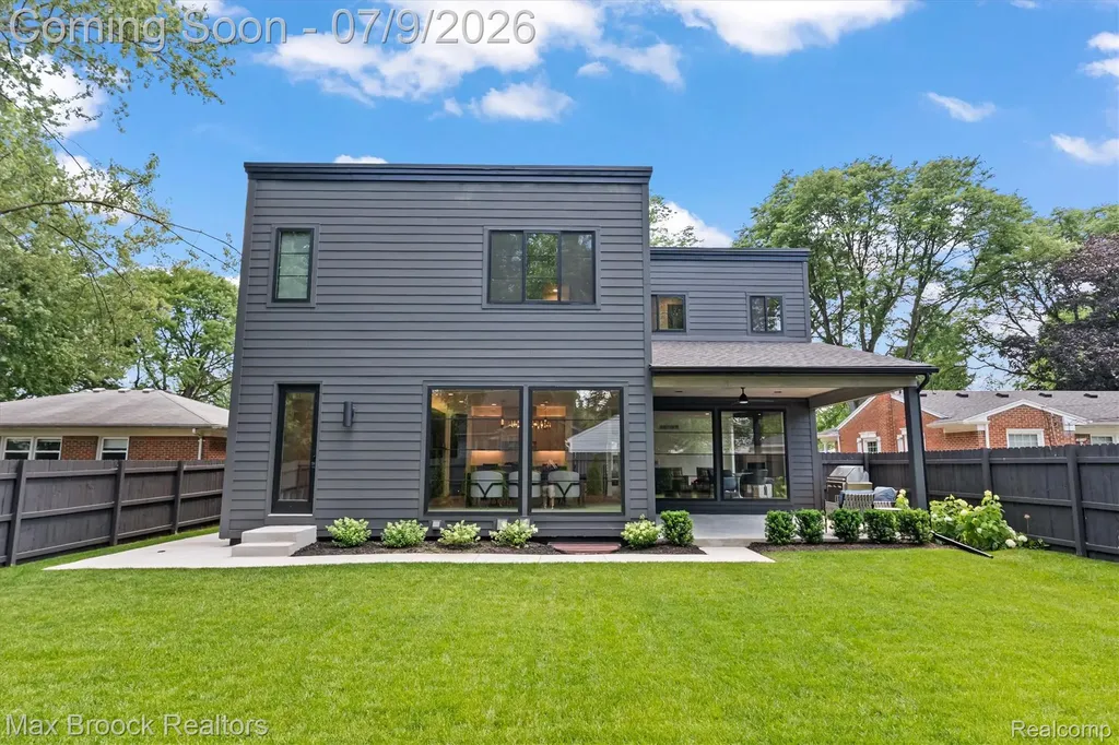 1673 Hazel Street Birmingham City MI 48009