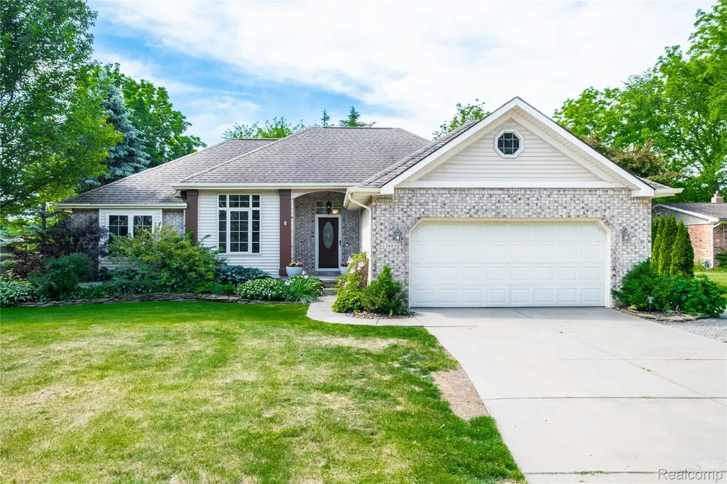3483 Lahring Road Fenton Charter Township MI 48451