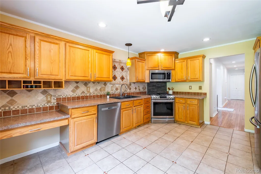 3483 Lahring Road Fenton Charter Township MI 48451