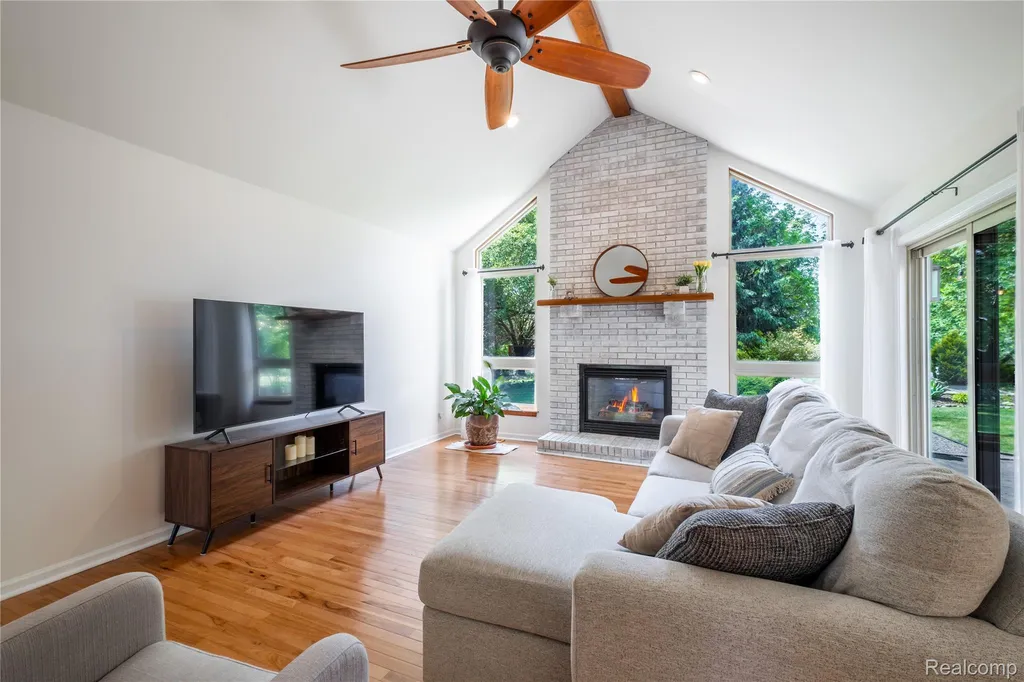 3483 Lahring Road Fenton Charter Township MI 48451