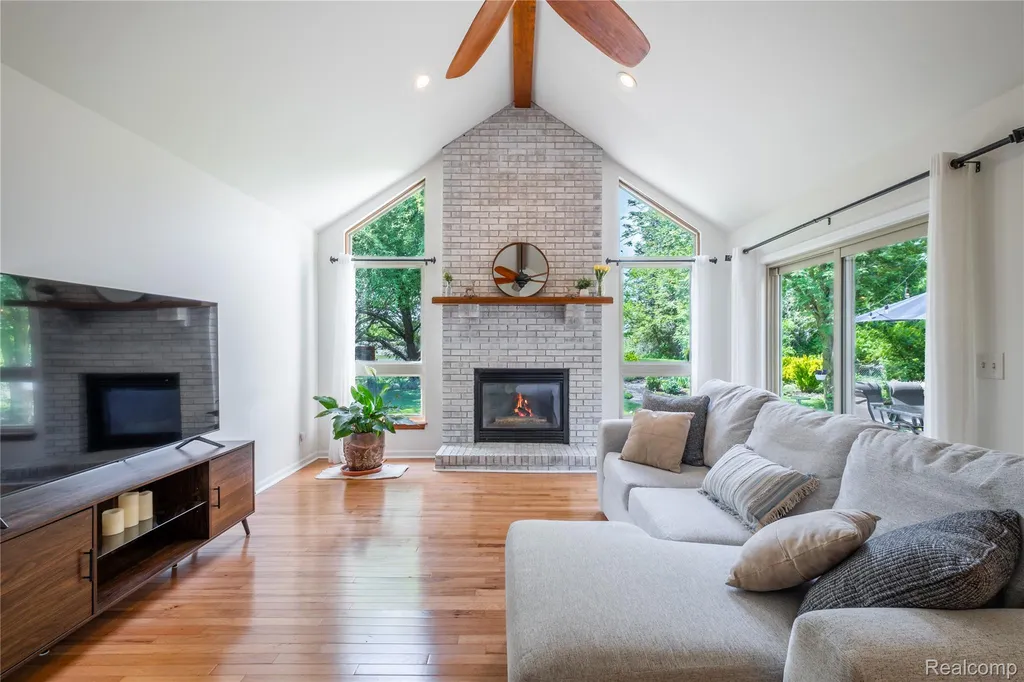 3483 Lahring Road Fenton Charter Township MI 48451