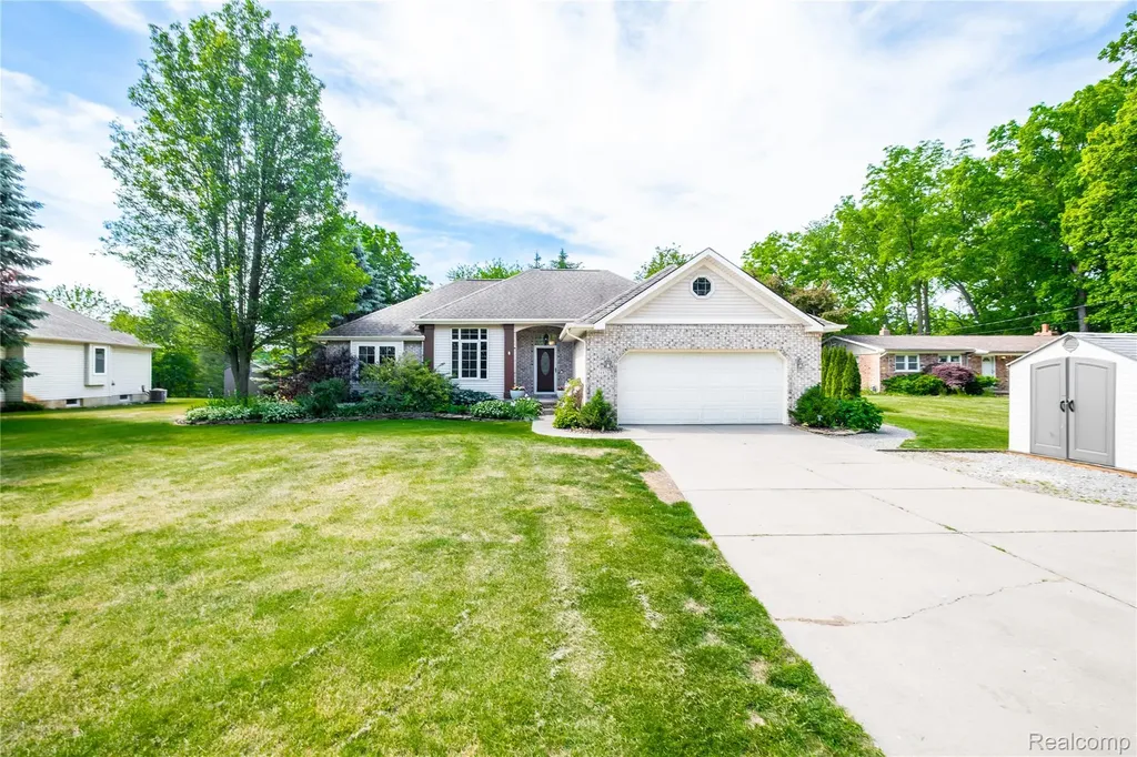 3483 Lahring Road Fenton Charter Township MI 48451