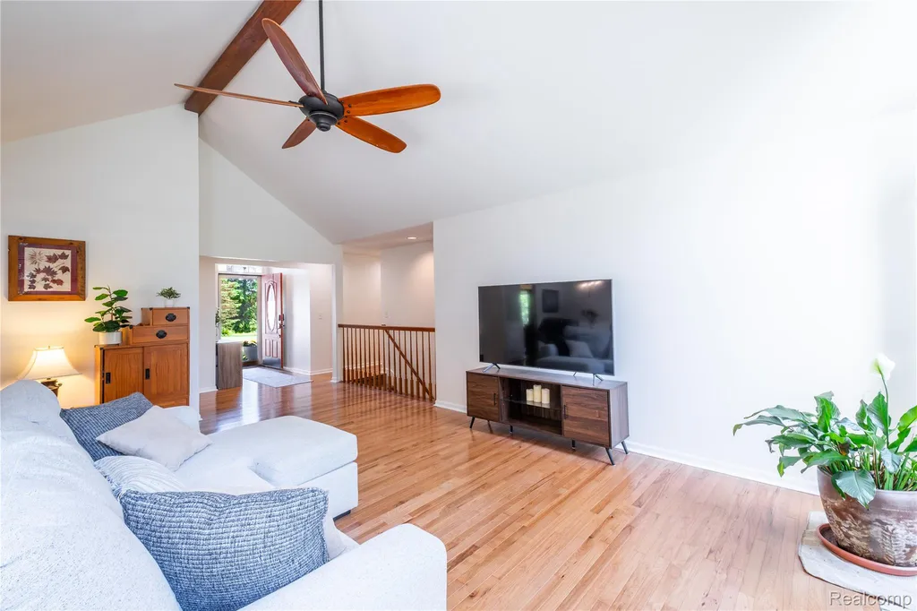 3483 Lahring Road Fenton Charter Township MI 48451