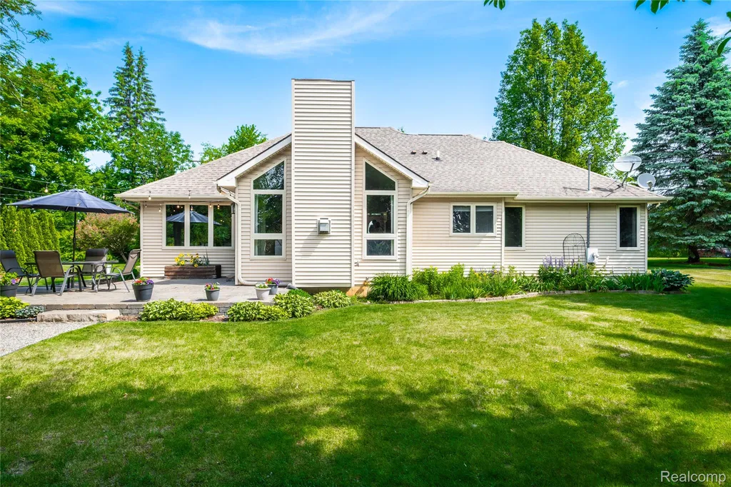 3483 Lahring Road Fenton Charter Township MI 48451