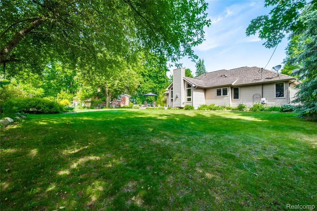 3483 Lahring Road Fenton Charter Township MI 48451