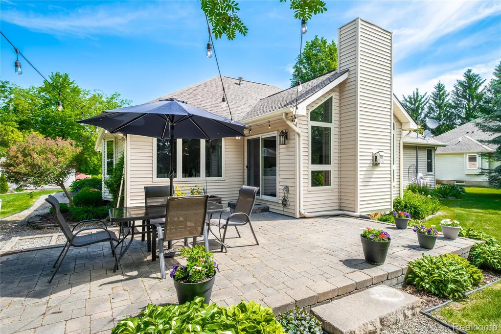 3483 Lahring Road Fenton Charter Township MI 48451