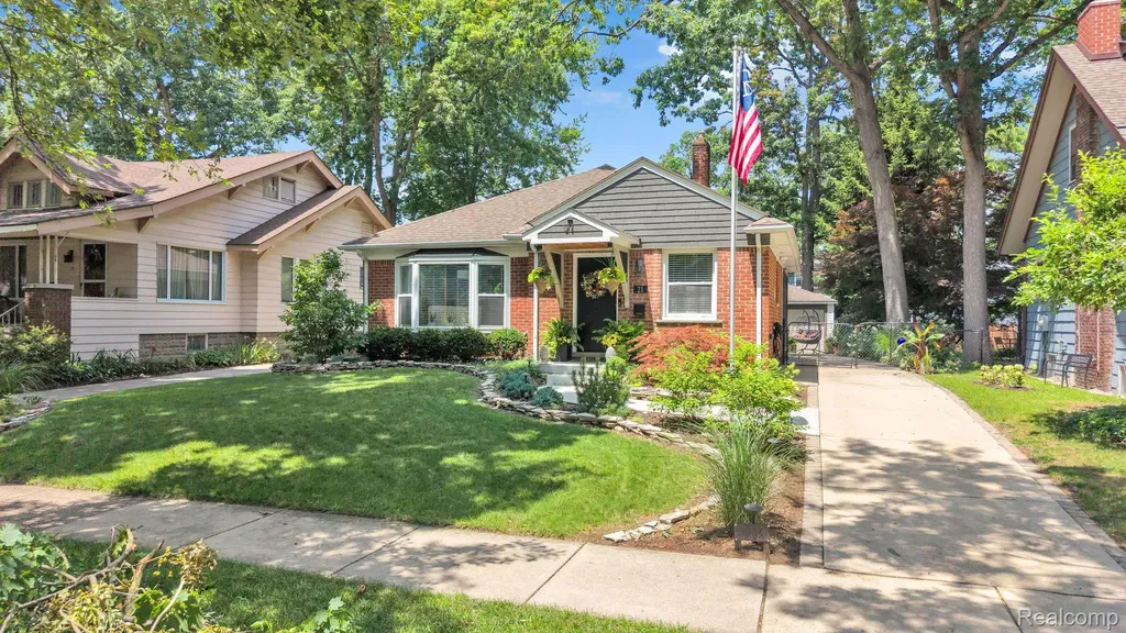 21 Devonshire Road Pleasant Ridge City MI 48069