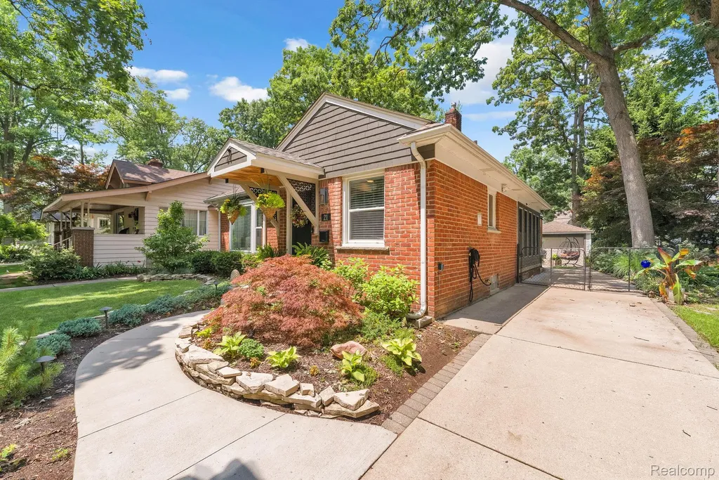 21 Devonshire Road Pleasant Ridge City MI 48069