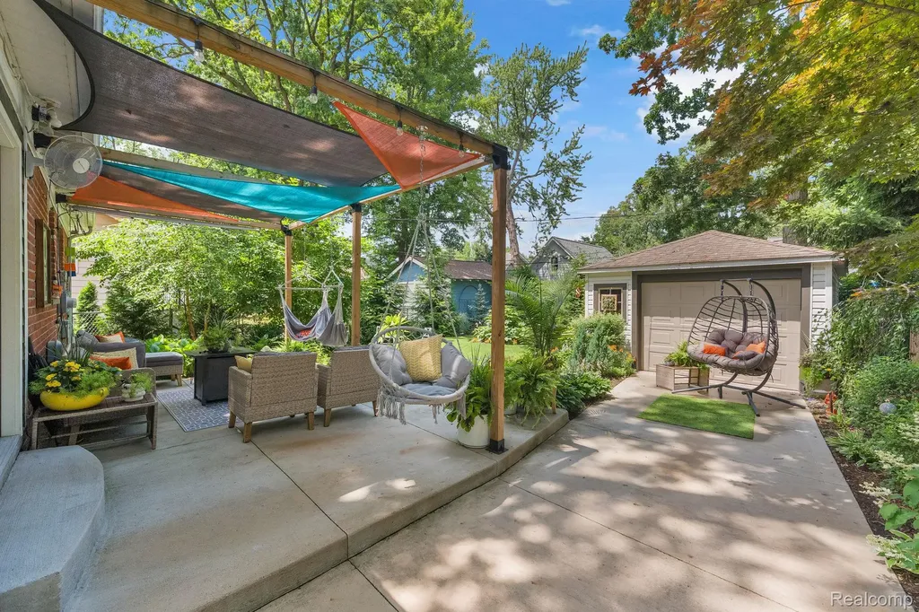 21 Devonshire Road Pleasant Ridge City MI 48069