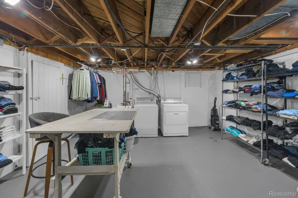 21 Devonshire Road Pleasant Ridge City MI 48069
