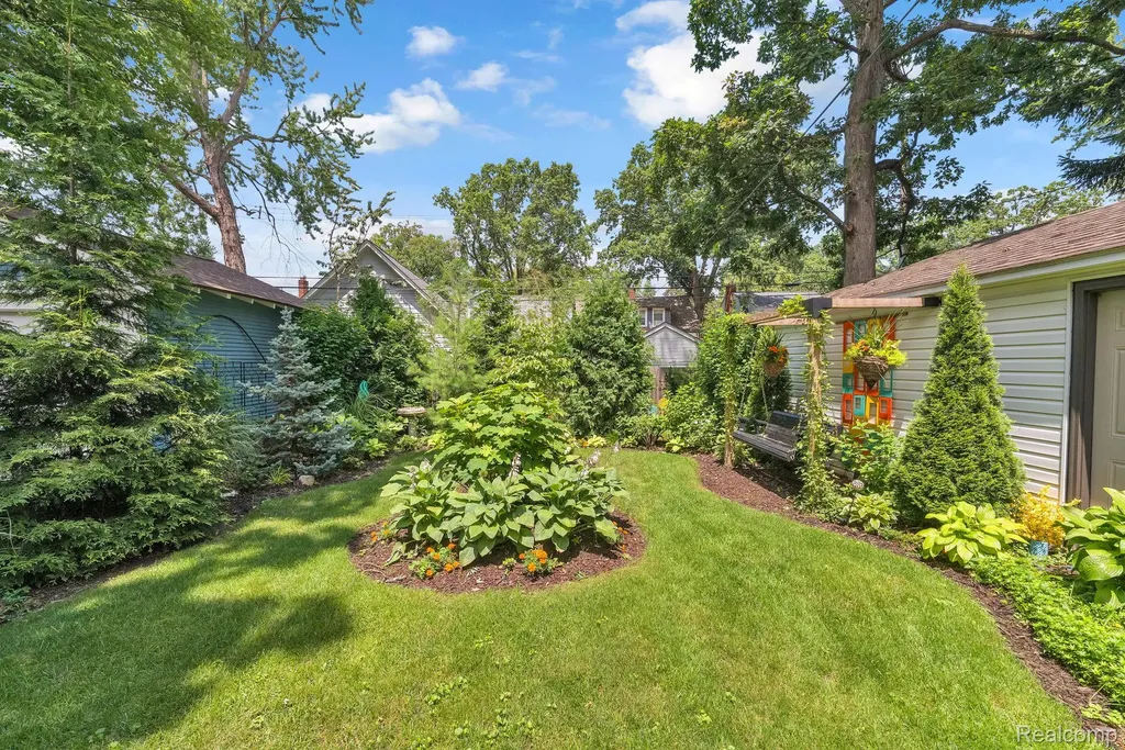 21 Devonshire Road Pleasant Ridge City MI 48069