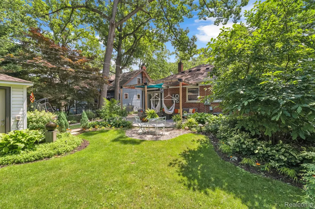 21 Devonshire Road Pleasant Ridge City MI 48069