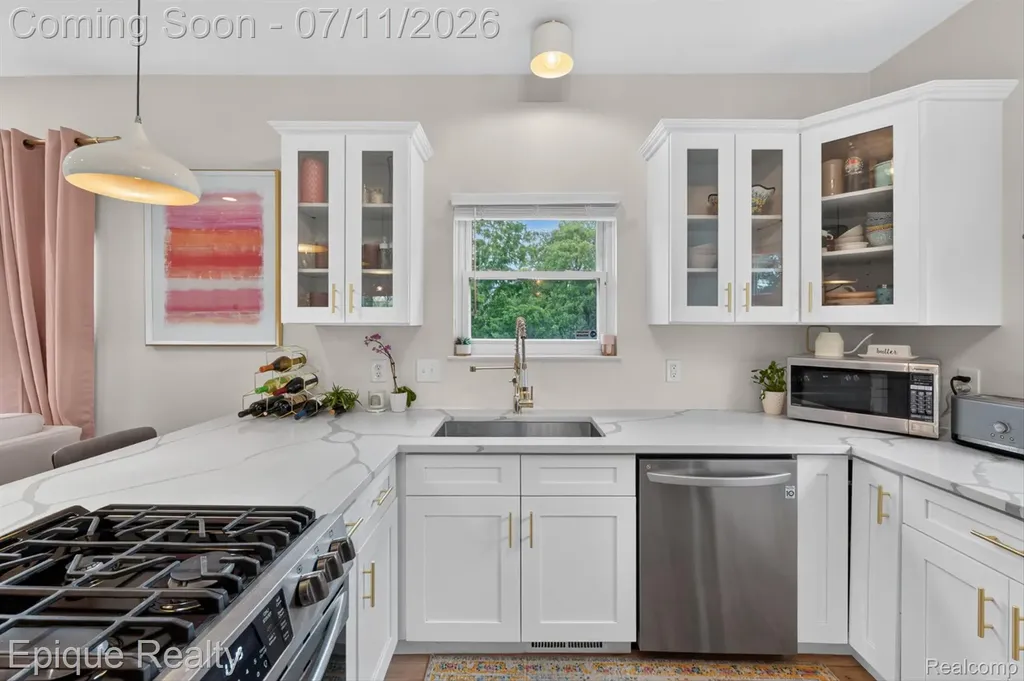 3036 Hawks Avenue Pittsfield Charter Township MI 48108