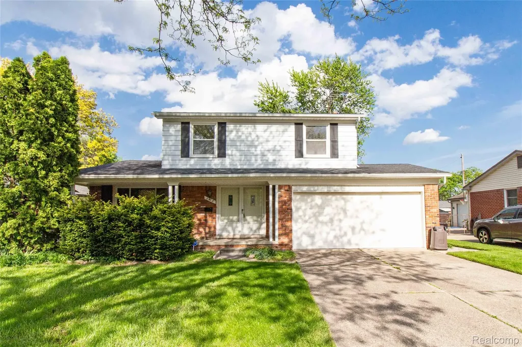 2118 Alexander Drive Troy City MI 48083