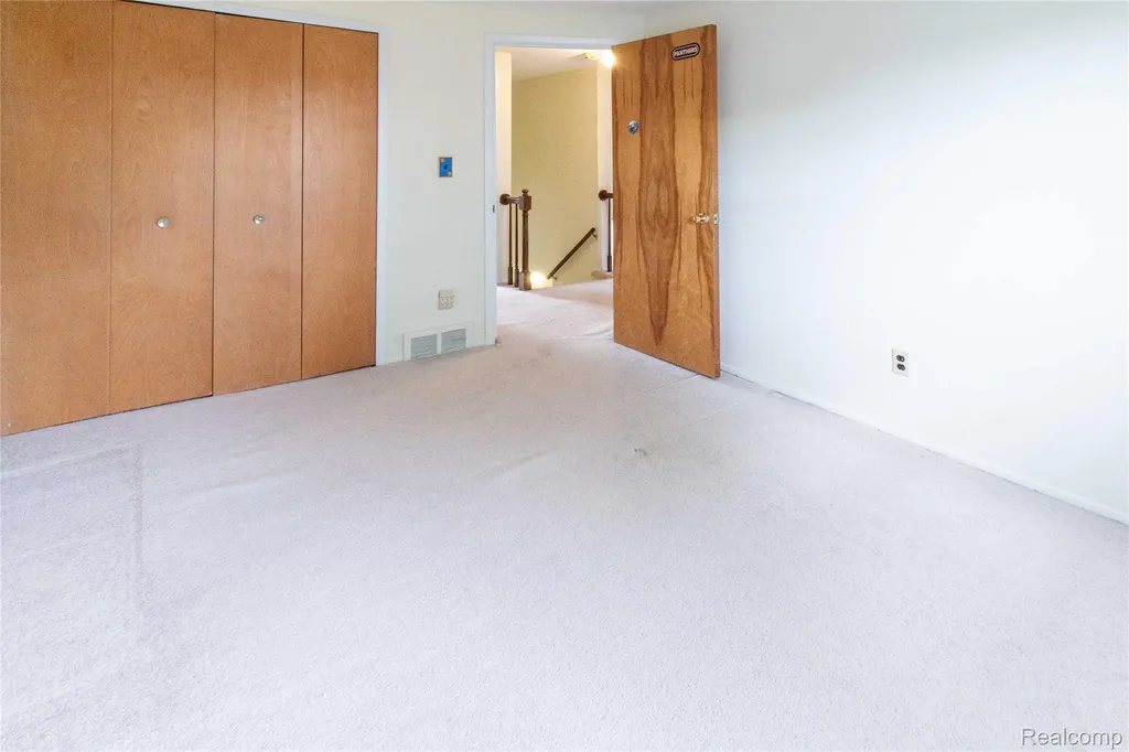 2118 Alexander Drive Troy City MI 48083