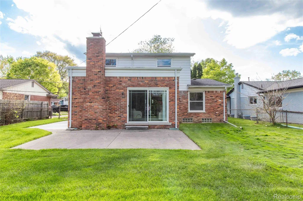 2118 Alexander Drive Troy City MI 48083