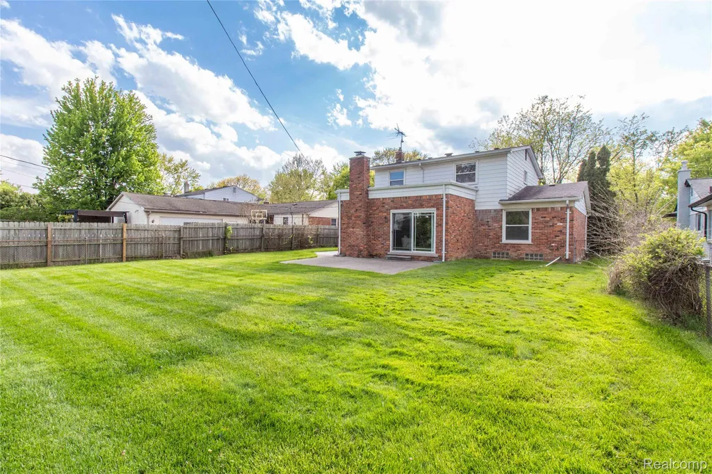 2118 Alexander Drive Troy City MI 48083