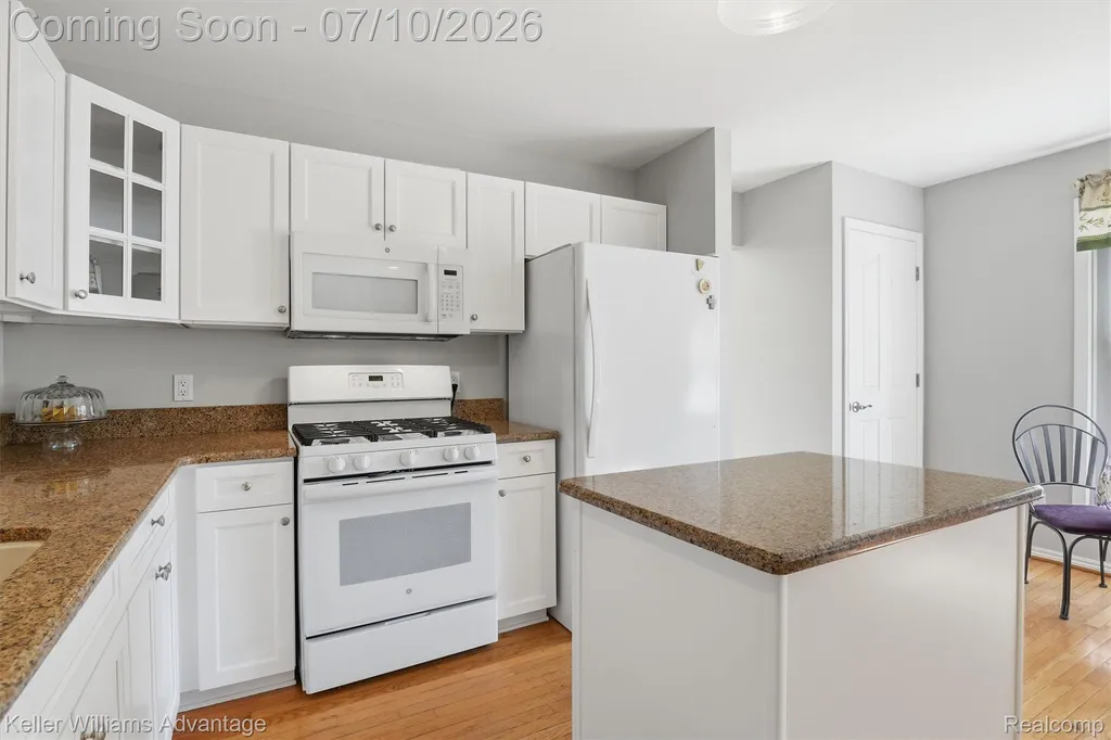 9722 Sunnywood Trail Green Oak Township MI 48178