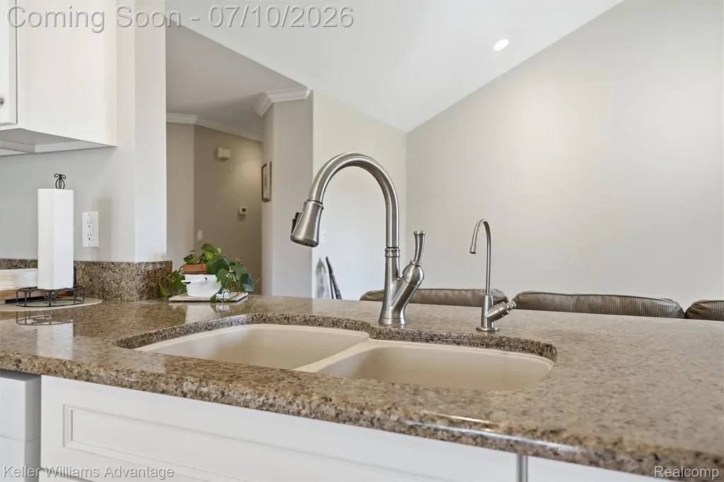 9722 Sunnywood Trail Green Oak Township MI 48178