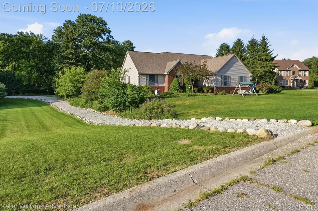 9722 Sunnywood Trail Green Oak Township MI 48178
