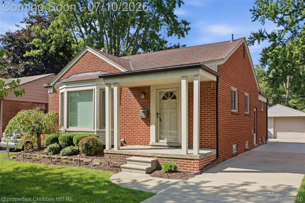 1532 Cheltenham Road Birmingham City MI 48009