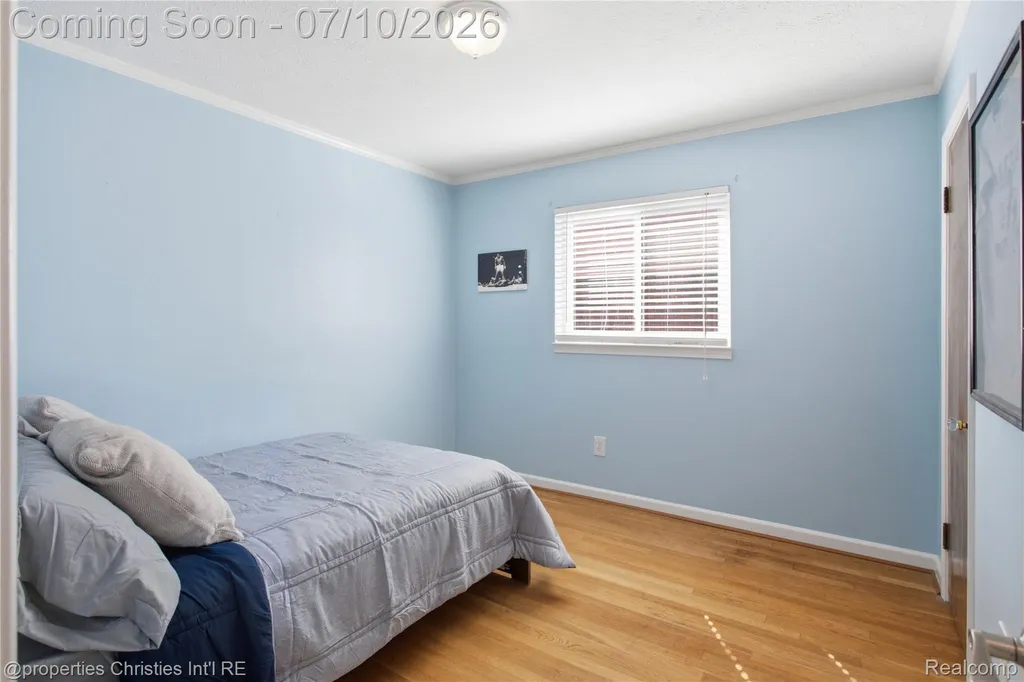 1532 Cheltenham Road Birmingham City MI 48009
