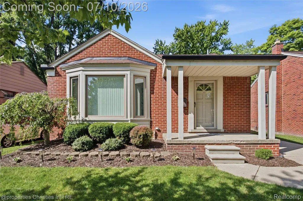 1532 Cheltenham Road Birmingham City MI 48009