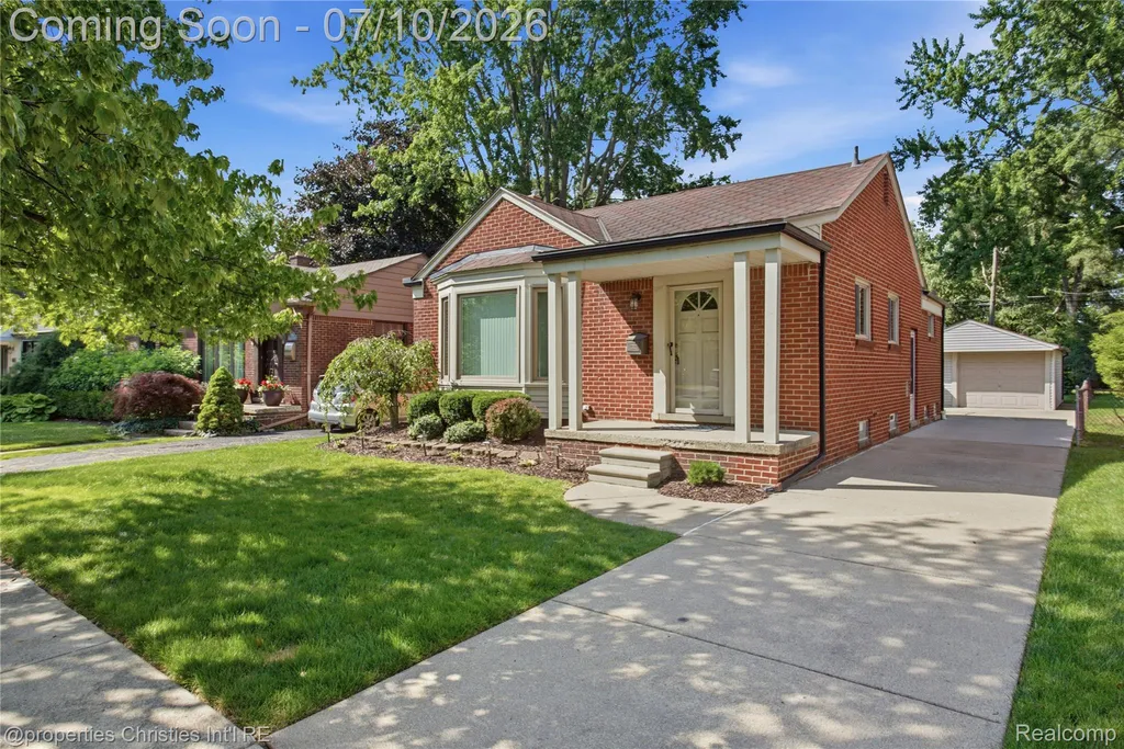 1532 Cheltenham Road Birmingham City MI 48009
