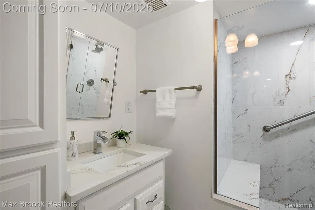 1808 Moors Court Bloomfield Hills City MI 48302