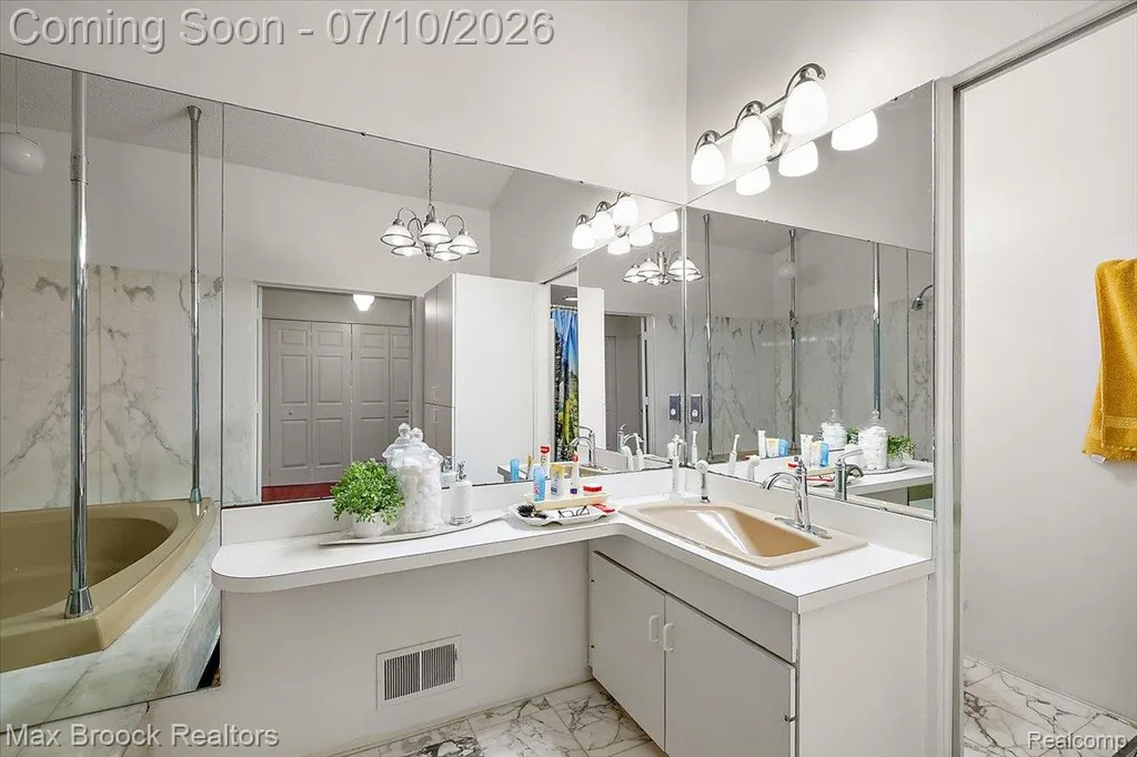 1808 Moors Court Bloomfield Hills City MI 48302