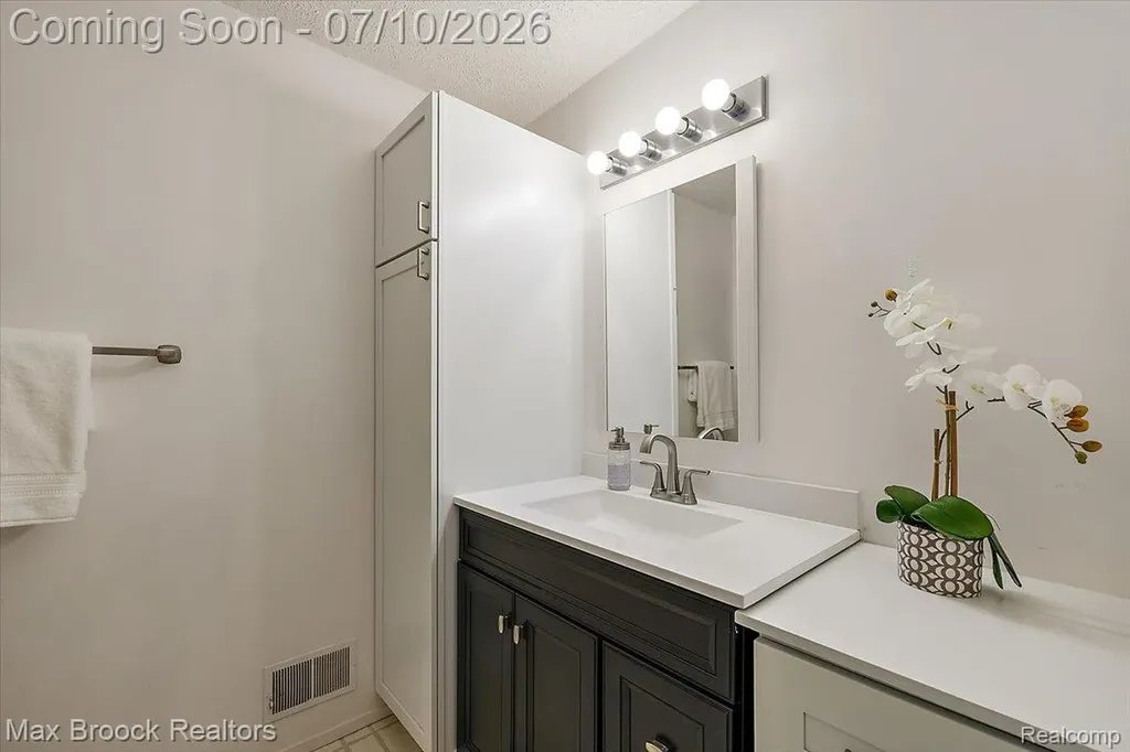 1808 Moors Court Bloomfield Hills City MI 48302