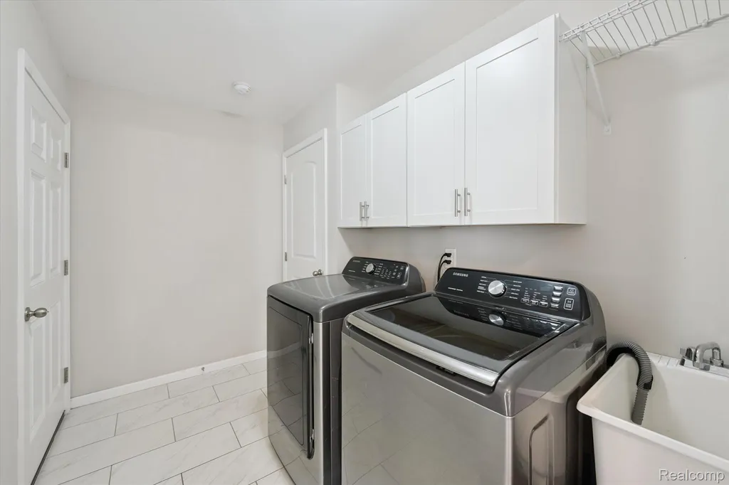 816 Nelsons Ridge Drive Howell City MI 48843