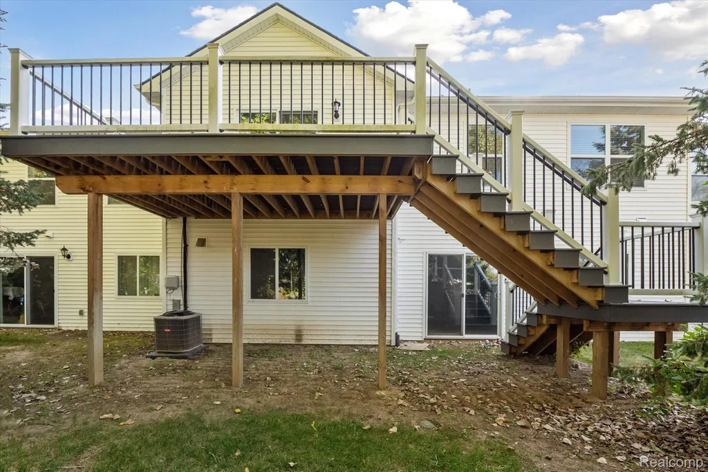 816 Nelsons Ridge Drive Howell City MI 48843