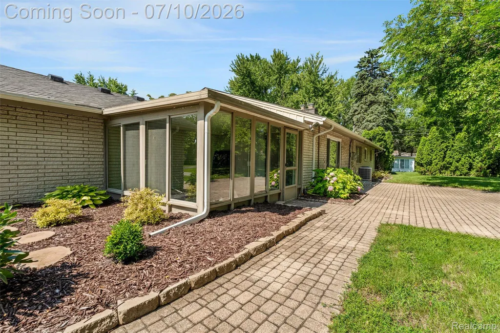 29721 Beacontree Street Farmington Hills City MI 48331