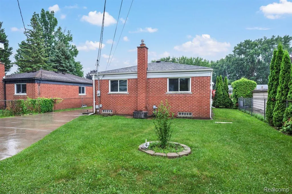 21731 Raymond Street St. Clair Shores City MI 48082